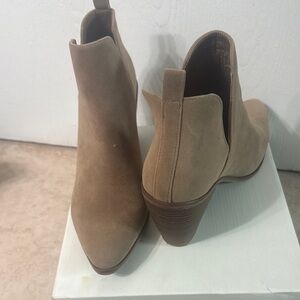 Universal Thread Tan Ankle Booties with Elastic Panels